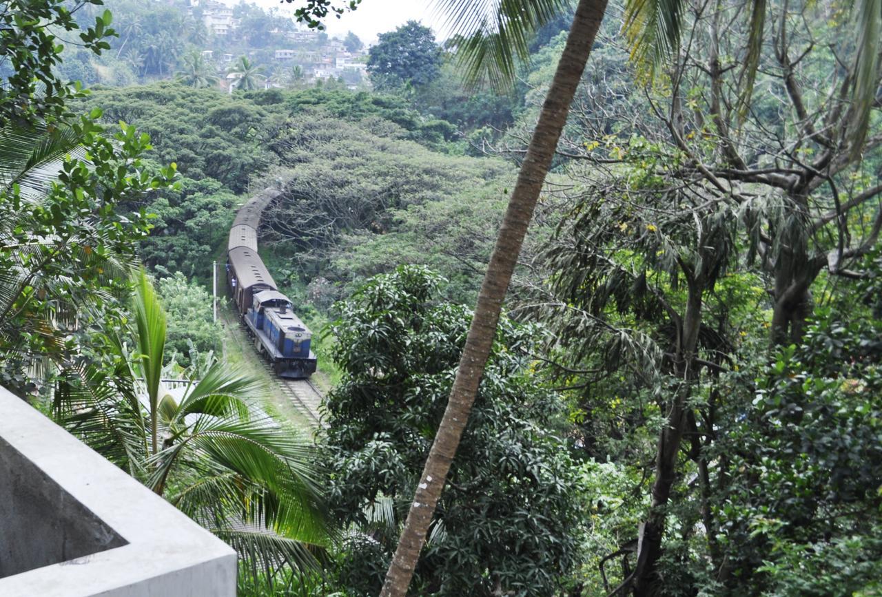 M&M Residence Kandy Ngoại thất bức ảnh