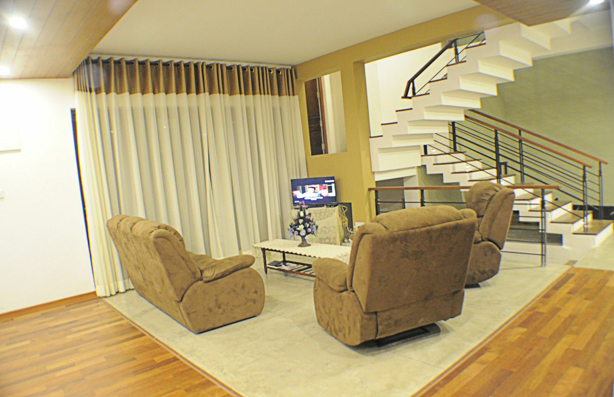 M&M Residence Kandy Ngoại thất bức ảnh